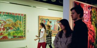 The History & Importance Of Hidden Meanings In Art couple-art-gallery-symbolism