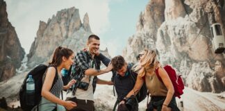 5 Reasons It Can Be Difficult For Men & Women To Be ‘Just Friends’ friends-hiking