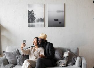 couple-dating-taking-selfie-different-backgrounds
