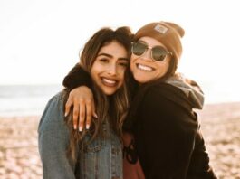 two-women-friendship