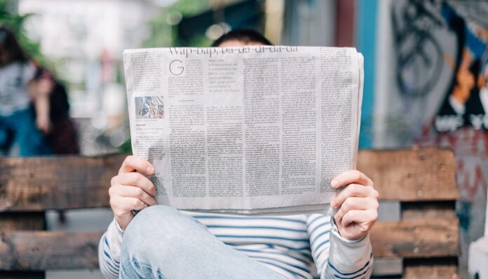 roman-kraft-_Zua2hyvTBk-unsplash reading-headlines