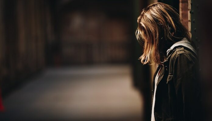 eric-ward-akT1bnnuMMk-unsplash woman-grief