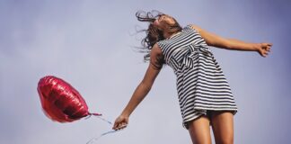 Learn To Love Yourself With These 8 Steps woman-self-love