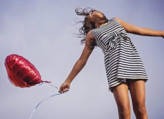Learn To Love Yourself With These 8 Steps woman-self-love
