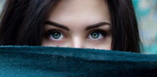 What the Eyebrow Flash Really Means eyebrow-flash