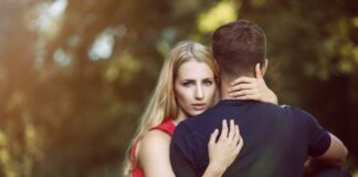 12 Relationship Red Flags That Mean You Should Run red-flags
