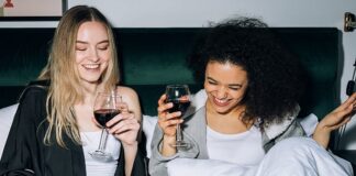 How To Tell Your Best Friend That You Can’t Stand Her Boyfriend (Without Ruining The Friendship)