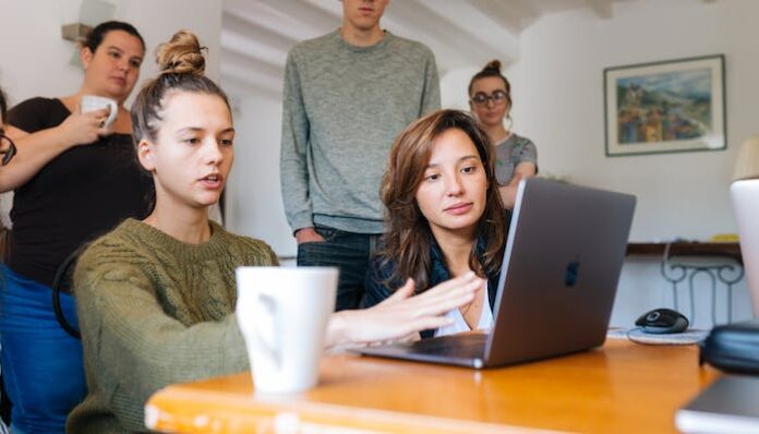 pexels-fox-1595392 People Focused on Four Day Work Week