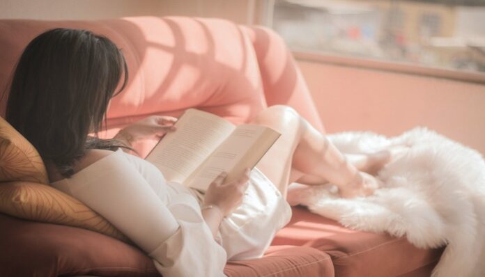 lenin-estrada-GCpyNh39kOc-unsplash (1) (1) books