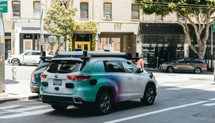 timo-wielink-KLAnz8wGO1E-unsplash self-driving-cars
