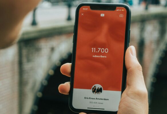 cardmapr-nl-E4s8t8EfDu4-unsplash (1) YouTube