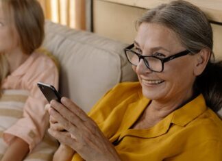 5 Apps to Lift Your Grandparents’ Mood