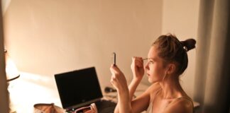 8 Timeless Beauty Tips Every Woman Should Know Applying Makeup Beauty Tips
