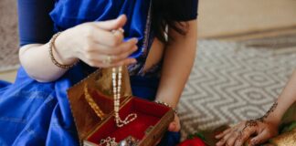 Jewelry Etiquette: The Do’s & Don’ts for Every Occasion Women Sharing Jewelry