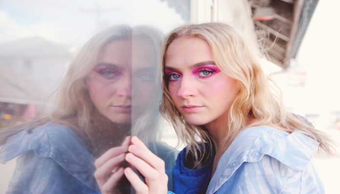 alexander-grey-ooexjadu7o8-uns relationship with makeup
