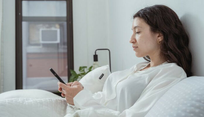 pexels-miriam-alonso-7622525 Woman on Finch Self Care app