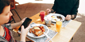 How To Avoid Overeating While On Semaglutide Couple Eating Out While Woman Takes Semaglutide