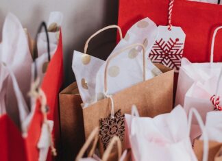 How To Decorate Your Christmas Gifts With Cute Personalized Labels