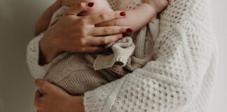 How to Show Up for a New Mom: A Guide to Postpartum Care