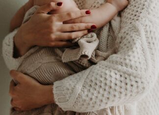 How to Show Up for a New Mom: A Guide to Postpartum Care