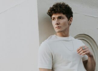 Necklaces For Men Are Fully Back In Style