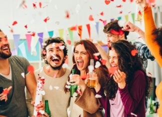 How to Throw an Instagram-Worthy Party (Even If You’re On a Budget) Friends Throwing a Party