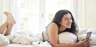 Why You Need To Stop Scrolling & Start Moving In The Morning