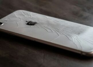 5 Moments You Risk Cracking Your Phone (Without Realizing It)
