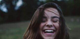 How to Use Castor Oil as the Natural Way to Soothe Your Smile