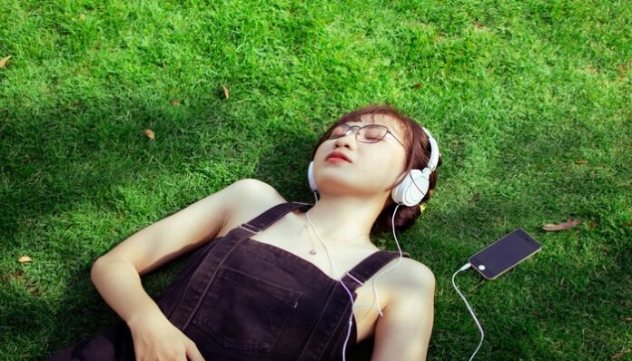 howz-nguyen-5-10s_Tpx84-unsplash (1) sad songs