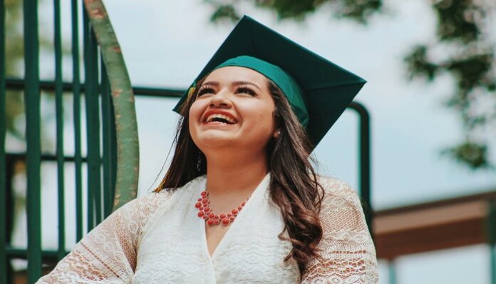juan-ramos-EWN0rrwbBIQ-unsplash (1) (1) graduates