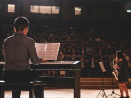 3 Disruptive Things People Do During Performances