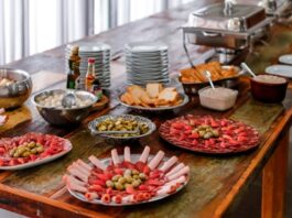 How To Plan A Buffet For Your Guests Without Overspending