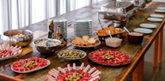 How To Plan A Buffet For Your Guests Without Overspending