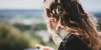 4 Texts You Should Send Him That’ll Completely Turn Him On