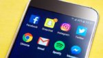 cellphone-display-facebook-373084