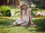 child-girl-read-learn-159543