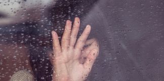 Here’s The Difference Between Being In Love And Just Missing Someone