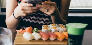 Why I Actually Prefer Eating Meals Alone