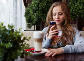 Why Putting Your Phone Away Can Help You Create Better Memories